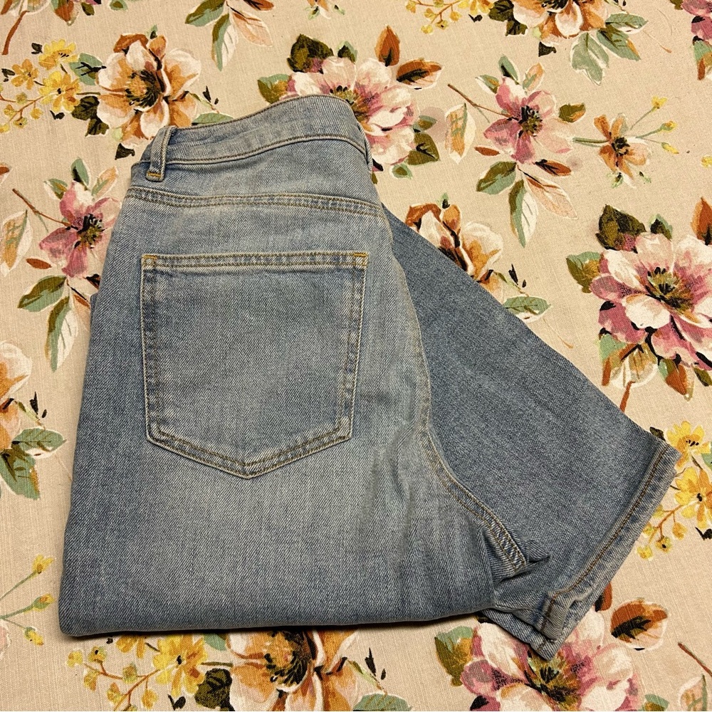 ASOS High Rise Mom Jeans Size 28